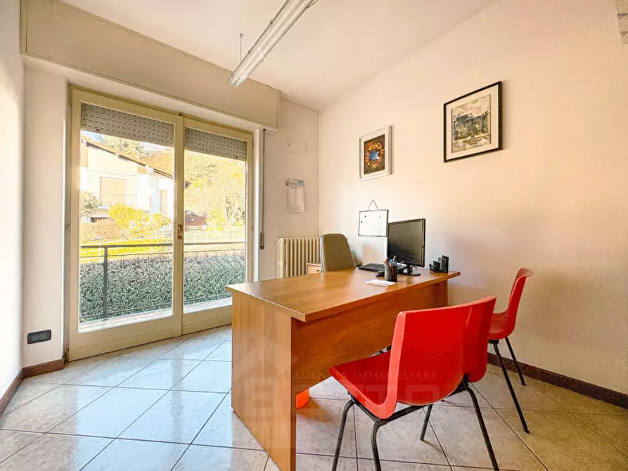 Immagine 10 di Palazzo in vendita  in Via Quarantadue Martiri a Verbania