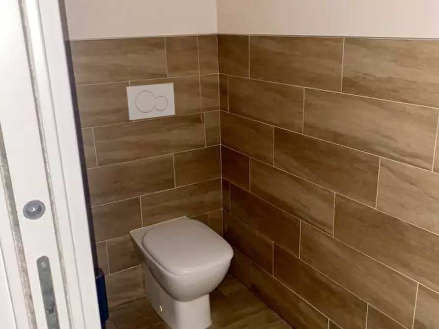 Immagine 10 di Negozio in affitto  in via F. M. Preti 20 a Castelfranco Veneto