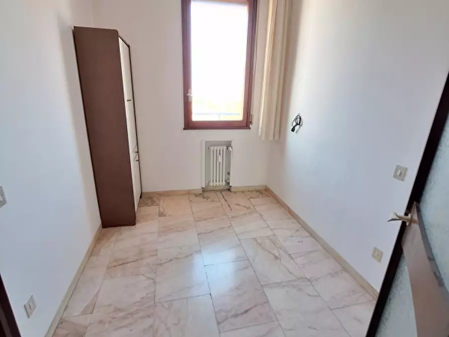 Immagine 13 di Appartamento in vendita  in via Cantelli 15 a Modena