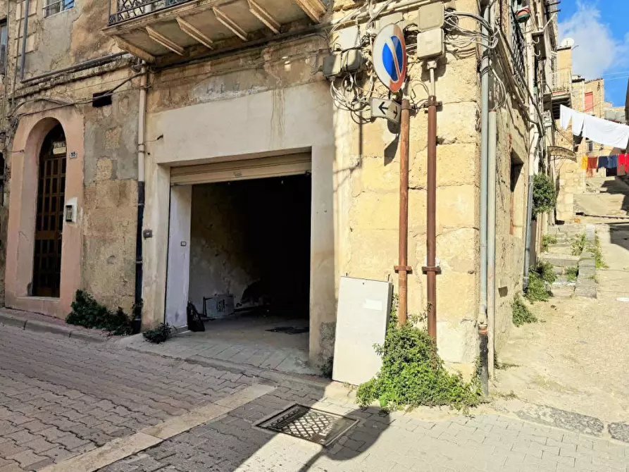 Immagine 2 di Magazzino in vendita  in Via Re Vittorio Emanuele Primo a Casteltermini