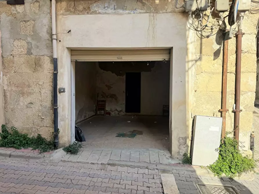 Immagine 3 di Magazzino in vendita  in Via Re Vittorio Emanuele Primo a Casteltermini