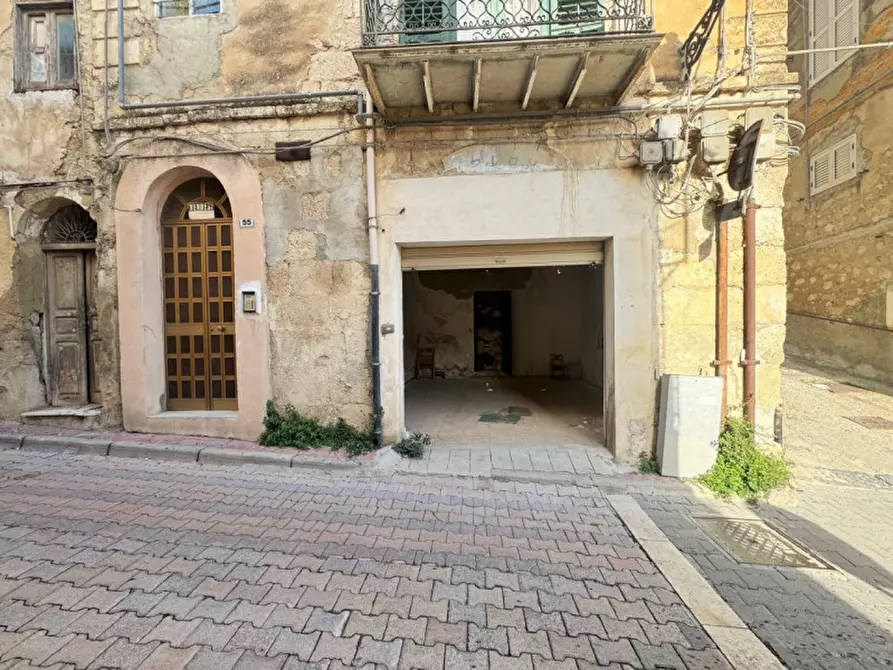 Immagine 4 di Magazzino in vendita  in Via Re Vittorio Emanuele Primo a Casteltermini