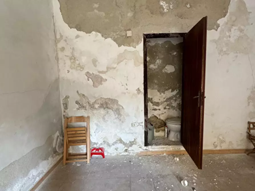 Immagine 8 di Magazzino in vendita  in Via Re Vittorio Emanuele Primo a Casteltermini