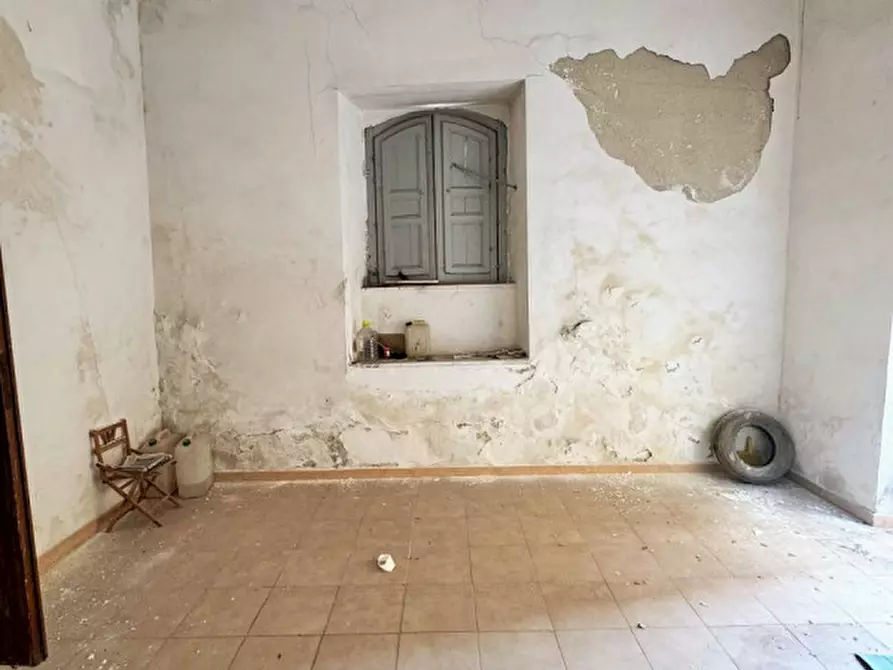 Immagine 10 di Magazzino in vendita  in Via Re Vittorio Emanuele Primo a Casteltermini