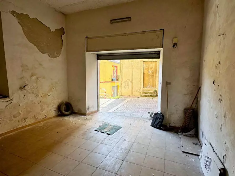Immagine 11 di Magazzino in vendita  in Via Re Vittorio Emanuele Primo a Casteltermini