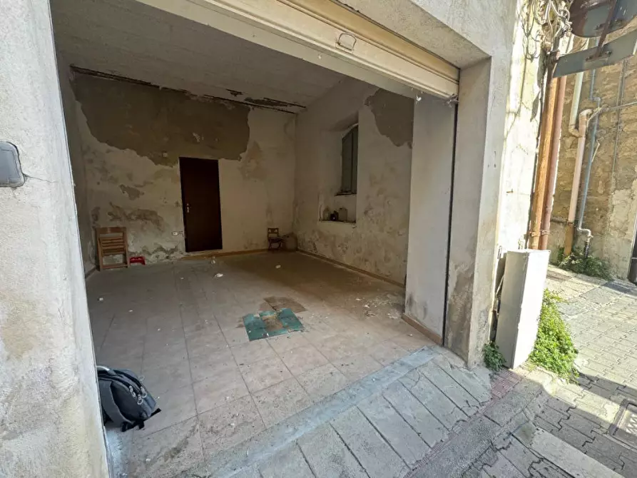 Immagine 12 di Magazzino in vendita  in Via Re Vittorio Emanuele Primo a Casteltermini