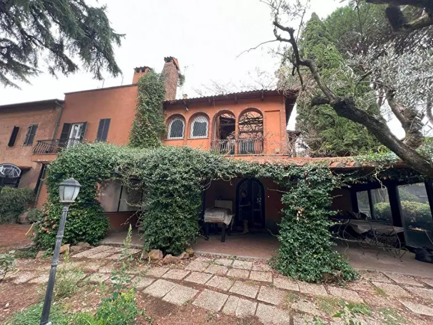 Immagine 1 di Villa in vendita  in VIA GALLERIA DI CIAMPINO a Roma