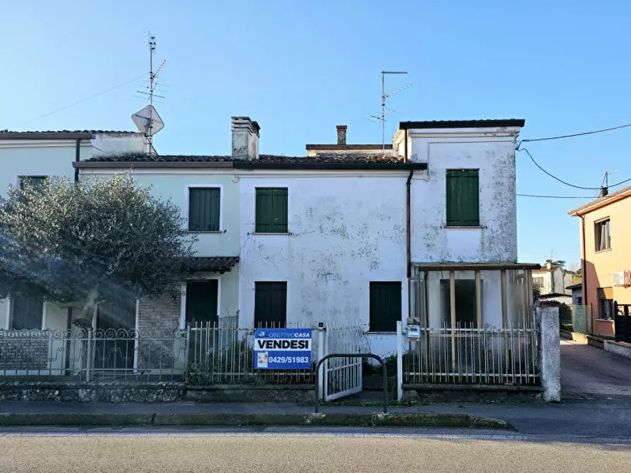 Immagine 1 di Casa bifamiliare in vendita  in via deserto a Este