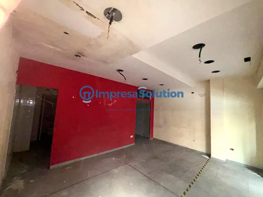 Immagine 8 di Negozio in vendita  in Via Giuseppe Tropeano a Napoli