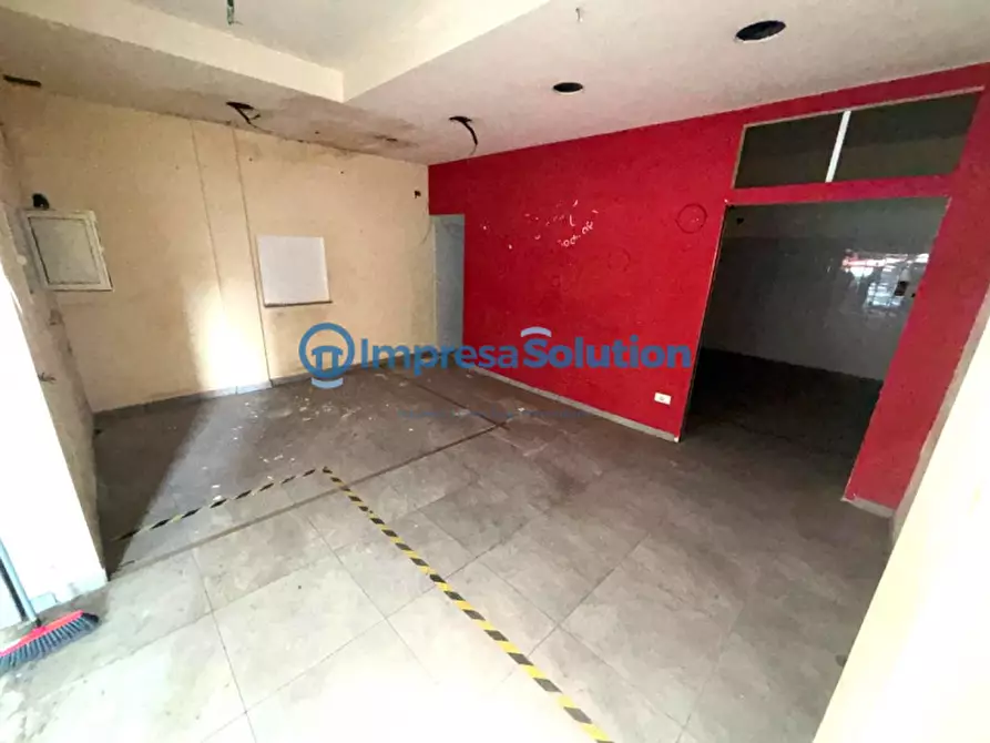 Immagine 10 di Negozio in vendita  in Via Giuseppe Tropeano a Napoli