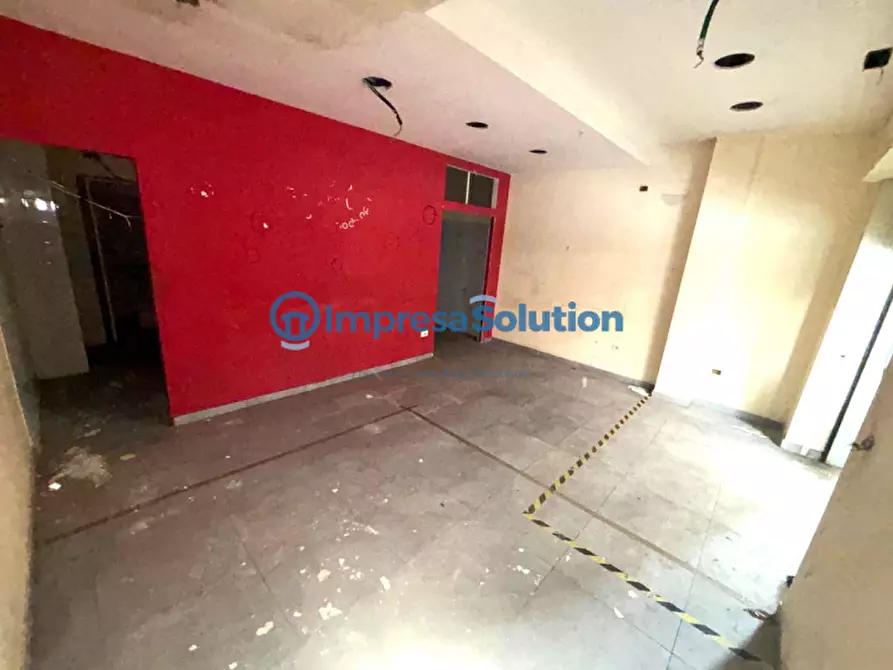 Immagine 12 di Negozio in vendita  in Via Giuseppe Tropeano a Napoli