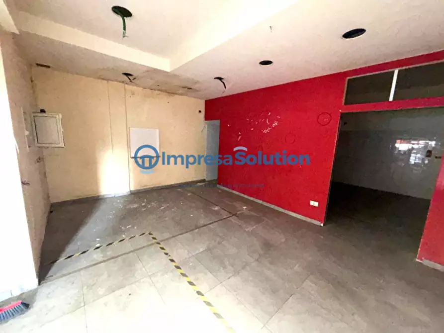 Immagine 13 di Negozio in vendita  in Via Giuseppe Tropeano a Napoli