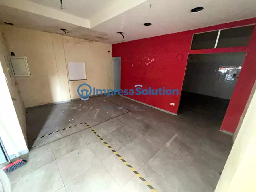 Immagine 14 di Negozio in vendita  in Via Giuseppe Tropeano a Napoli