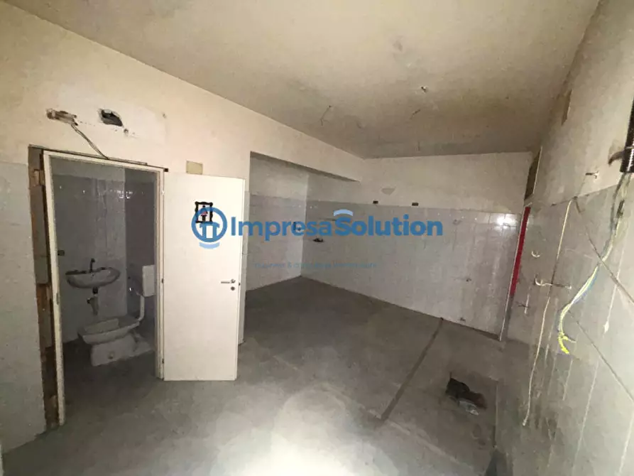 Immagine 16 di Negozio in vendita  in Via Giuseppe Tropeano a Napoli