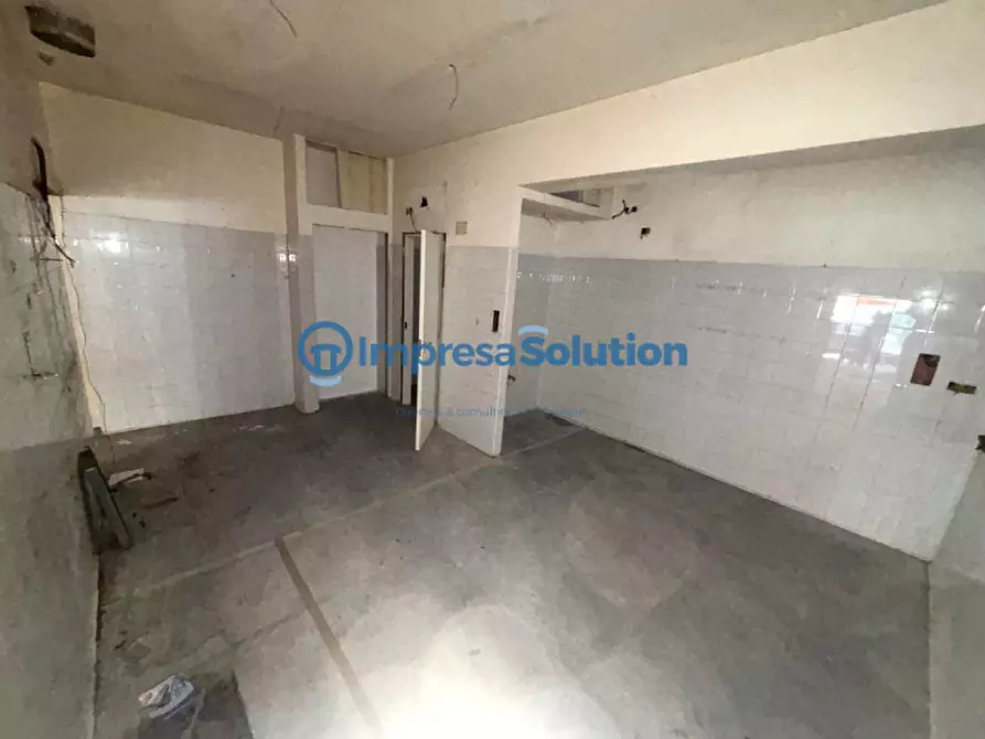 Immagine 17 di Negozio in vendita  in Via Giuseppe Tropeano a Napoli