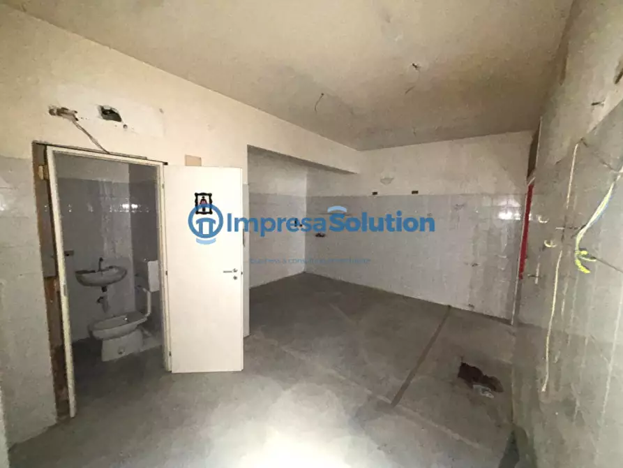 Immagine 18 di Negozio in vendita  in Via Giuseppe Tropeano a Napoli