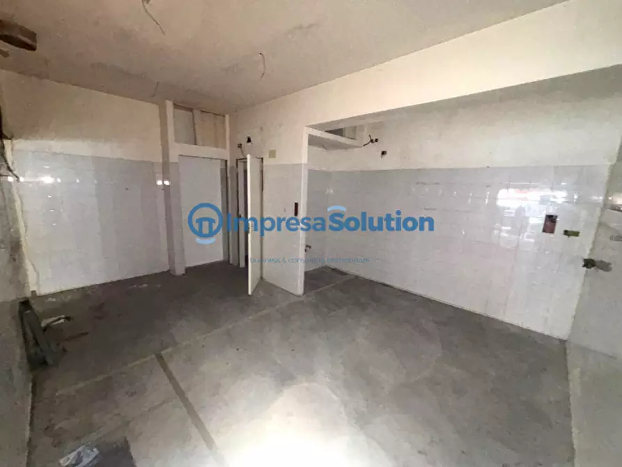 Immagine 19 di Negozio in vendita  in Via Giuseppe Tropeano a Napoli