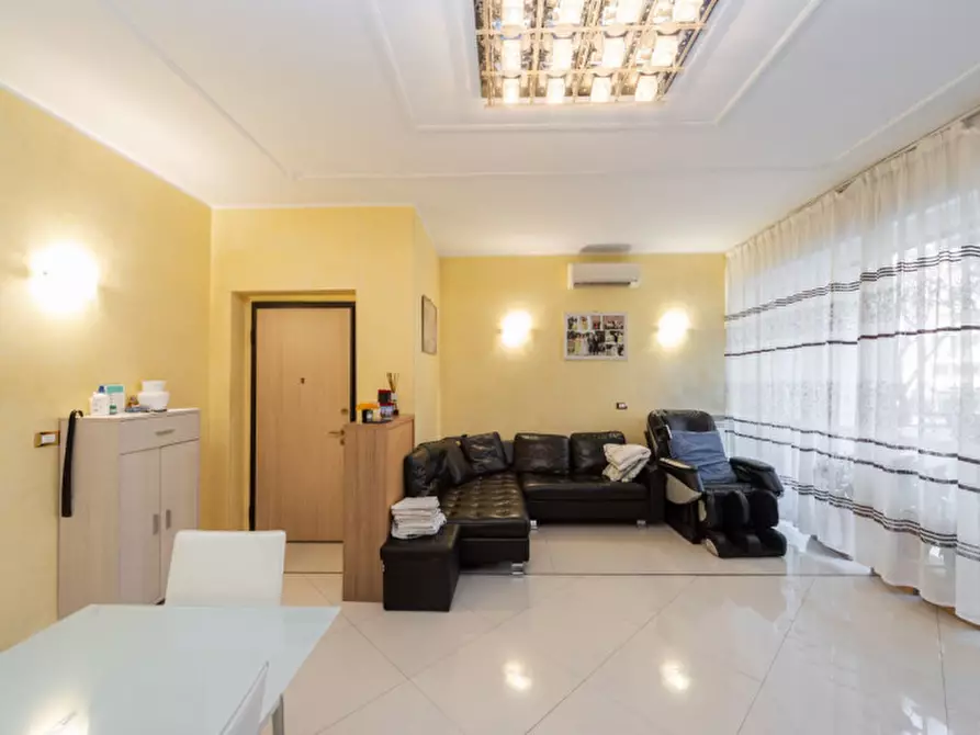 Immagine 3 di Appartamento in vendita  in viale Romagna 57 a Monza