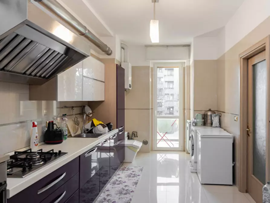 Immagine 5 di Appartamento in vendita  in viale Romagna 57 a Monza