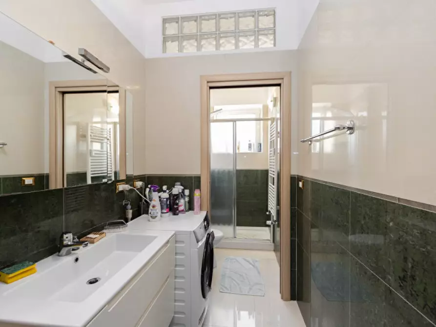 Immagine 8 di Appartamento in vendita  in viale Romagna 57 a Monza