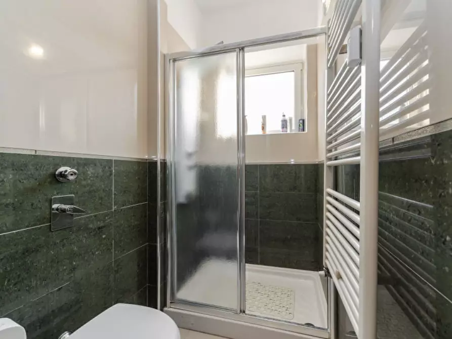 Immagine 9 di Appartamento in vendita  in viale Romagna 57 a Monza