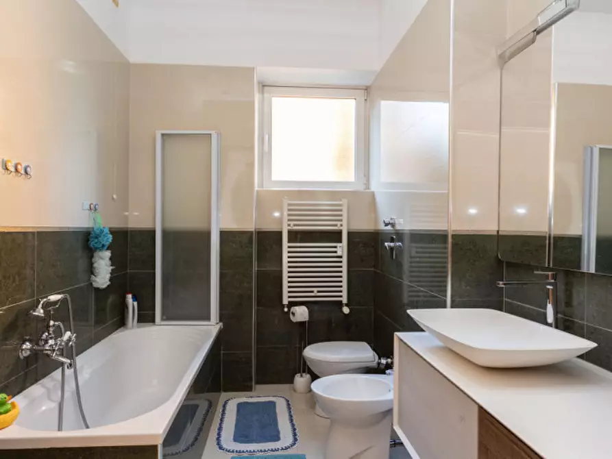 Immagine 17 di Appartamento in vendita  in viale Romagna 57 a Monza