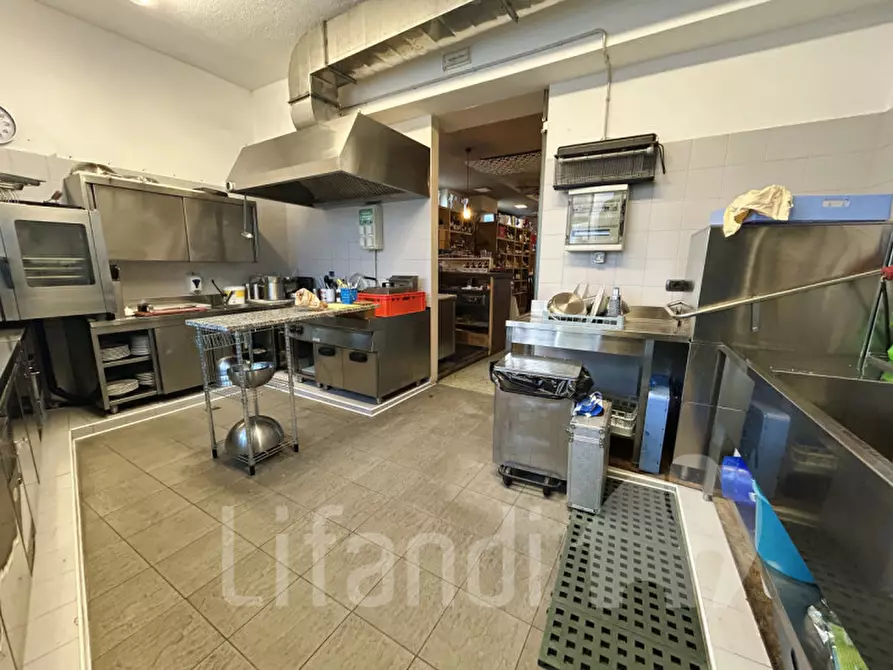 Immagine 4 di Attività commerciale in affitto  in via Nazionale a Salorno .Salurn.