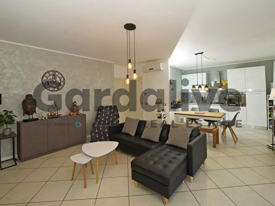 Immagine 1 di Appartamento in vendita  in Via Rovaroli di Sotto a Manerba Del Garda