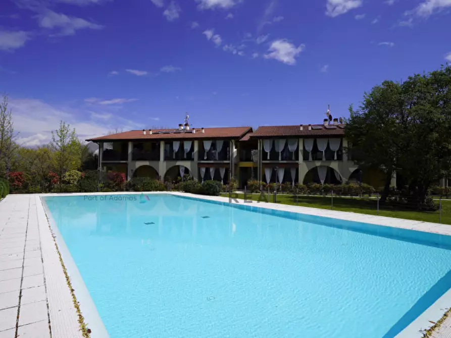 Immagine 2 di Appartamento in vendita  in Via Rovaroli di Sotto a Manerba Del Garda