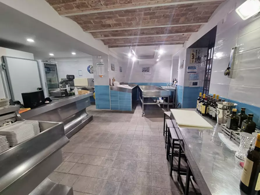 Immagine 4 di Attività commerciale in vendita  in Via Oddo a Albenga