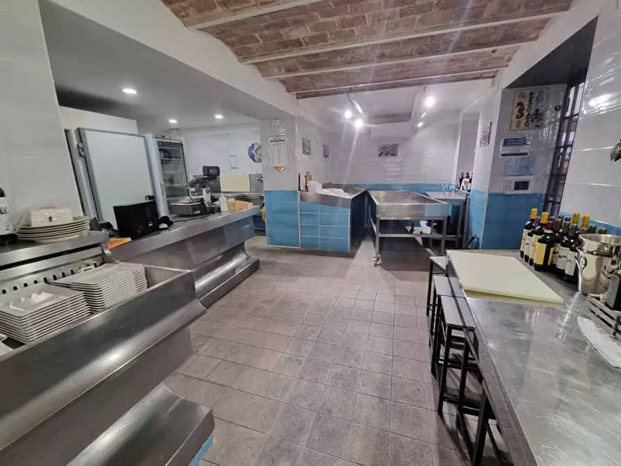 Immagine 5 di Attività commerciale in vendita  in Via Oddo a Albenga