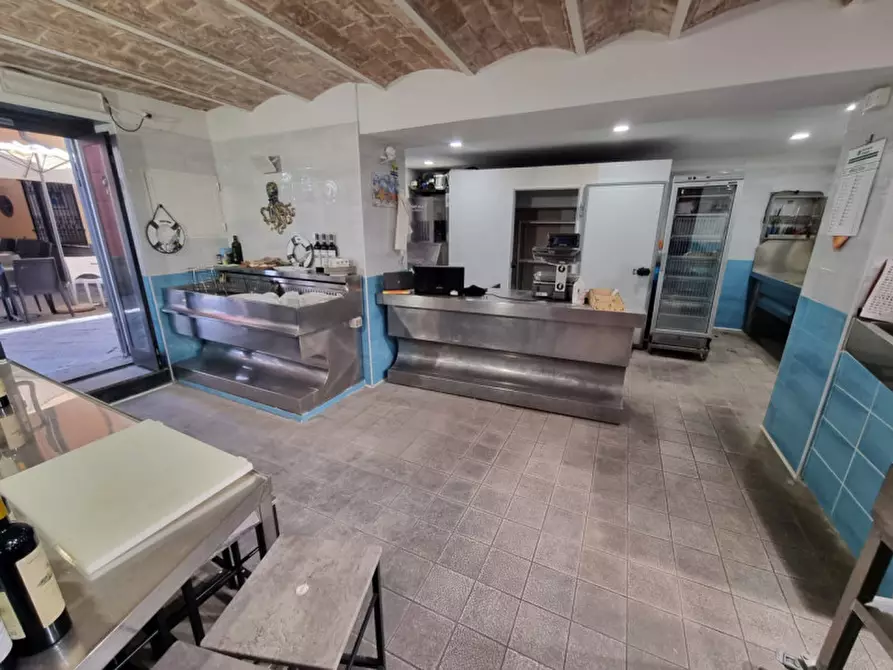 Immagine 7 di Attività commerciale in vendita  in Via Oddo a Albenga