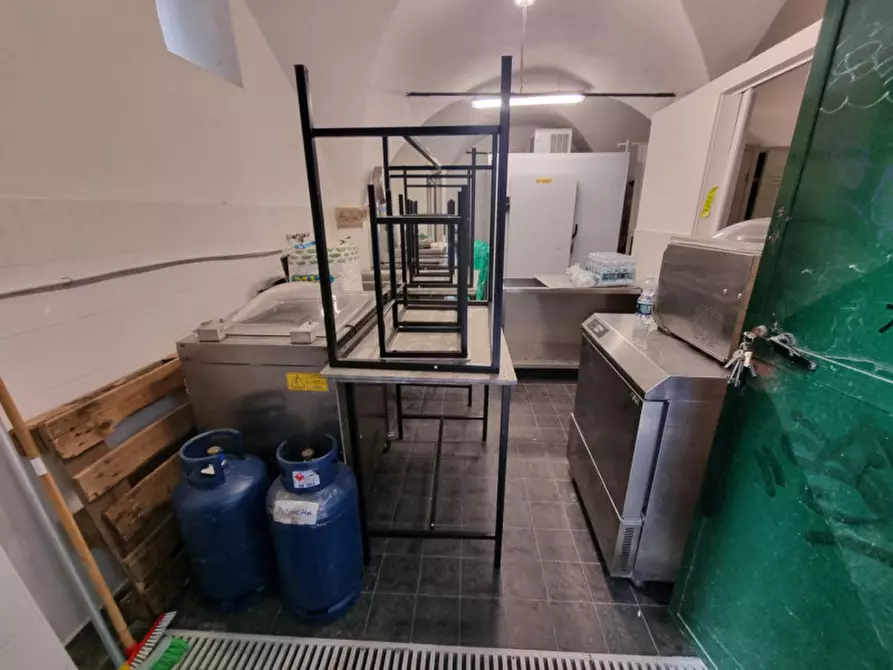 Immagine 8 di Attività commerciale in vendita  in Via Oddo a Albenga