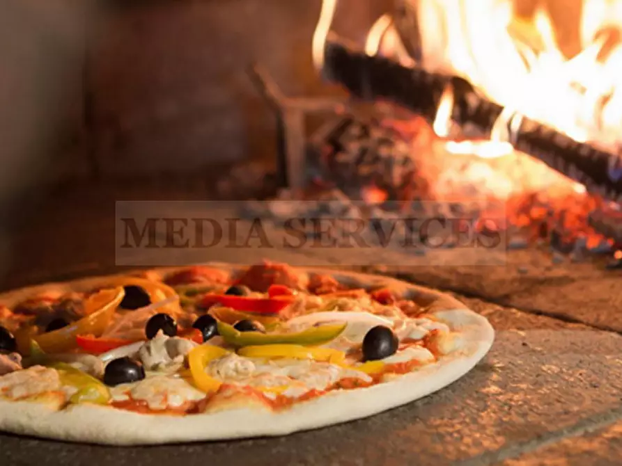 Immagine 2 di Attività commerciale in vendita  in via Roma n° 35 a Pavia