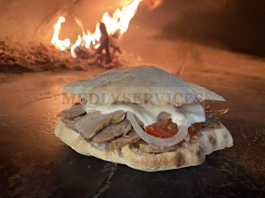 Immagine 3 di Attività commerciale in vendita  in via Roma n° 35 a Pavia