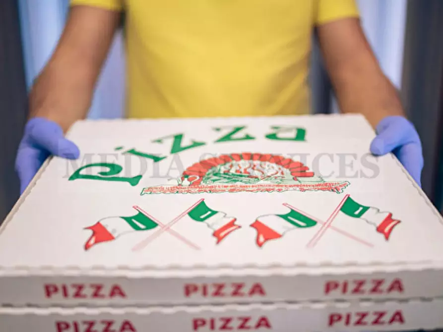 Immagine 5 di Attività commerciale in vendita  in via Roma n° 35 a Pavia