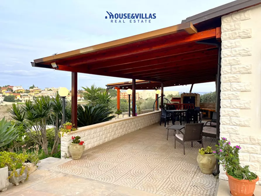 Immagine 11 di Villa in vendita  in contrada eloro a Noto