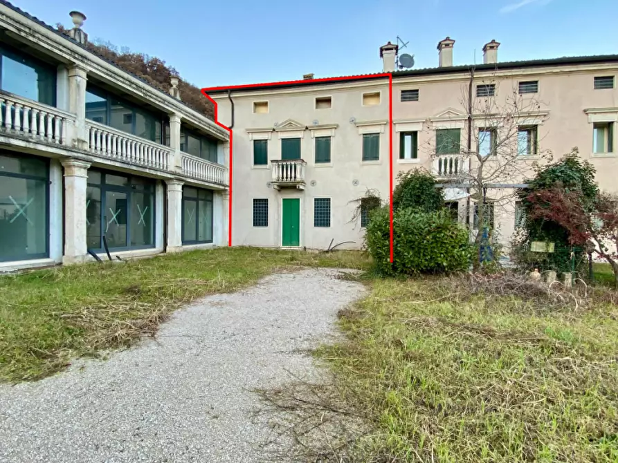Immagine 1 di Villa in vendita  in Via Buzzolati, 18 a Arcugnano