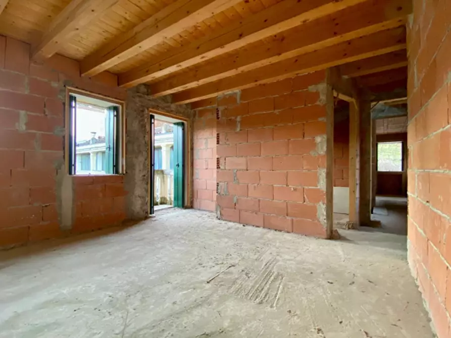 Immagine 2 di Villa in vendita  in Via Buzzolati, 18 a Arcugnano