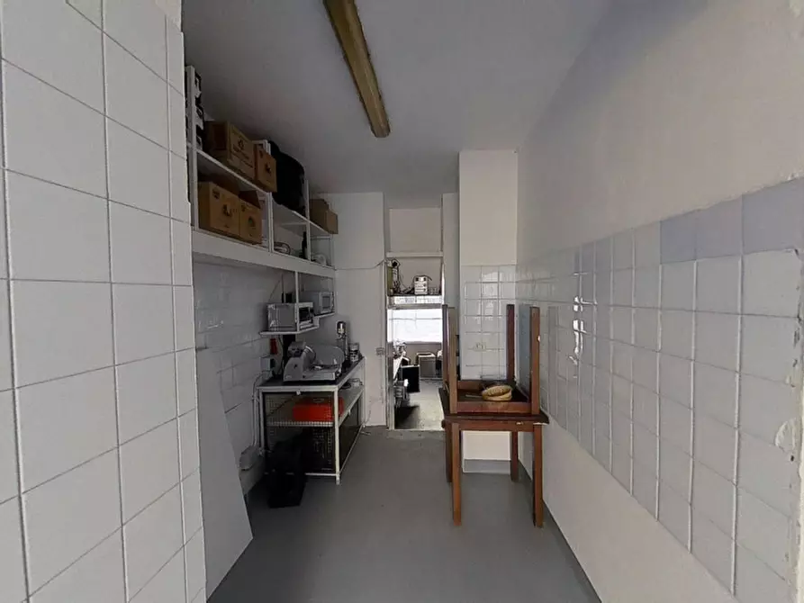 Immagine 9 di Negozio in vendita  in Corso Roma est, N. 7 a Diano Marina