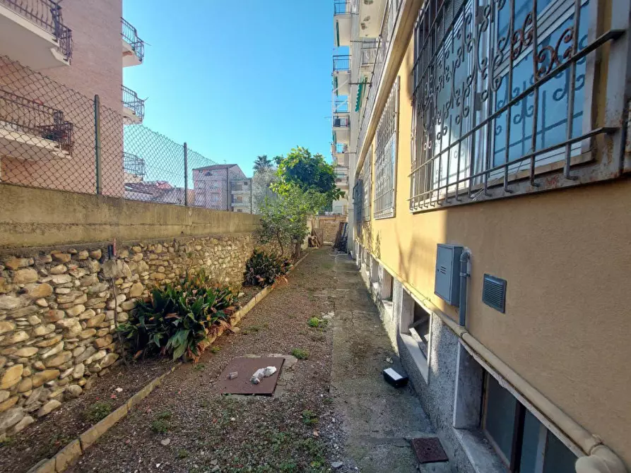 Immagine 13 di Negozio in vendita  in Corso Roma est, N. 7 a Diano Marina