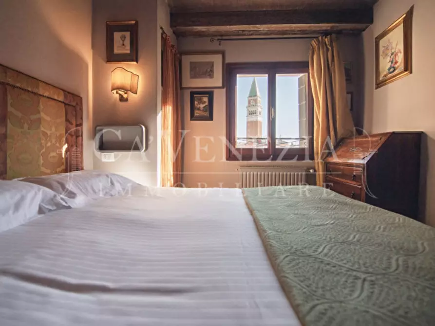 Immagine 13 di Appartamento in vendita  a Venezia