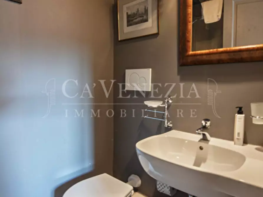 Immagine 15 di Appartamento in vendita  a Venezia