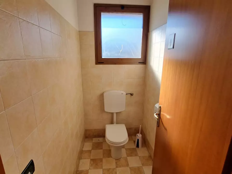 Immagine 25 di Attività commerciale in vendita  in piazzale orlandino calaon a Vo