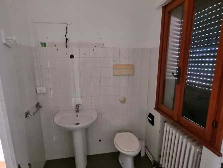 Immagine 33 di Attività commerciale in vendita  in piazzale orlandino calaon a Vo