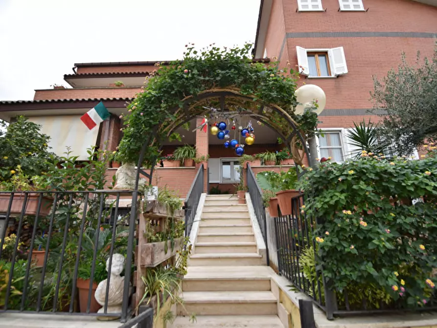 Immagine 1 di Casa quadrifamiliare in vendita  in Via delle Moratelle a Roma