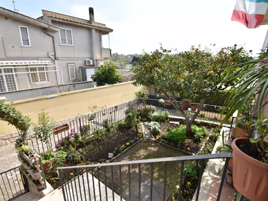 Immagine 75 di Casa quadrifamiliare in vendita  in Via delle Moratelle a Roma