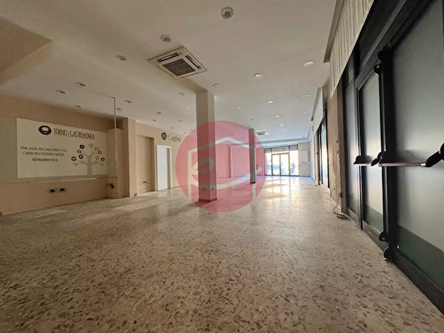 Immagine 5 di Negozio in vendita  a Santarcangelo Di Romagna