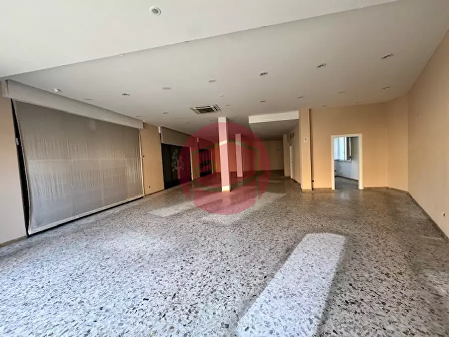 Immagine 11 di Negozio in vendita  a Santarcangelo Di Romagna