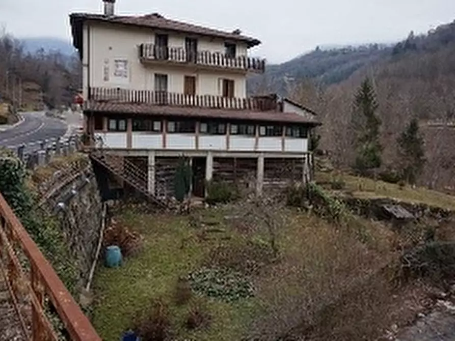Immagine 2 di Negozio in vendita  in VIA GISBENTI 10 a Valli Del Pasubio